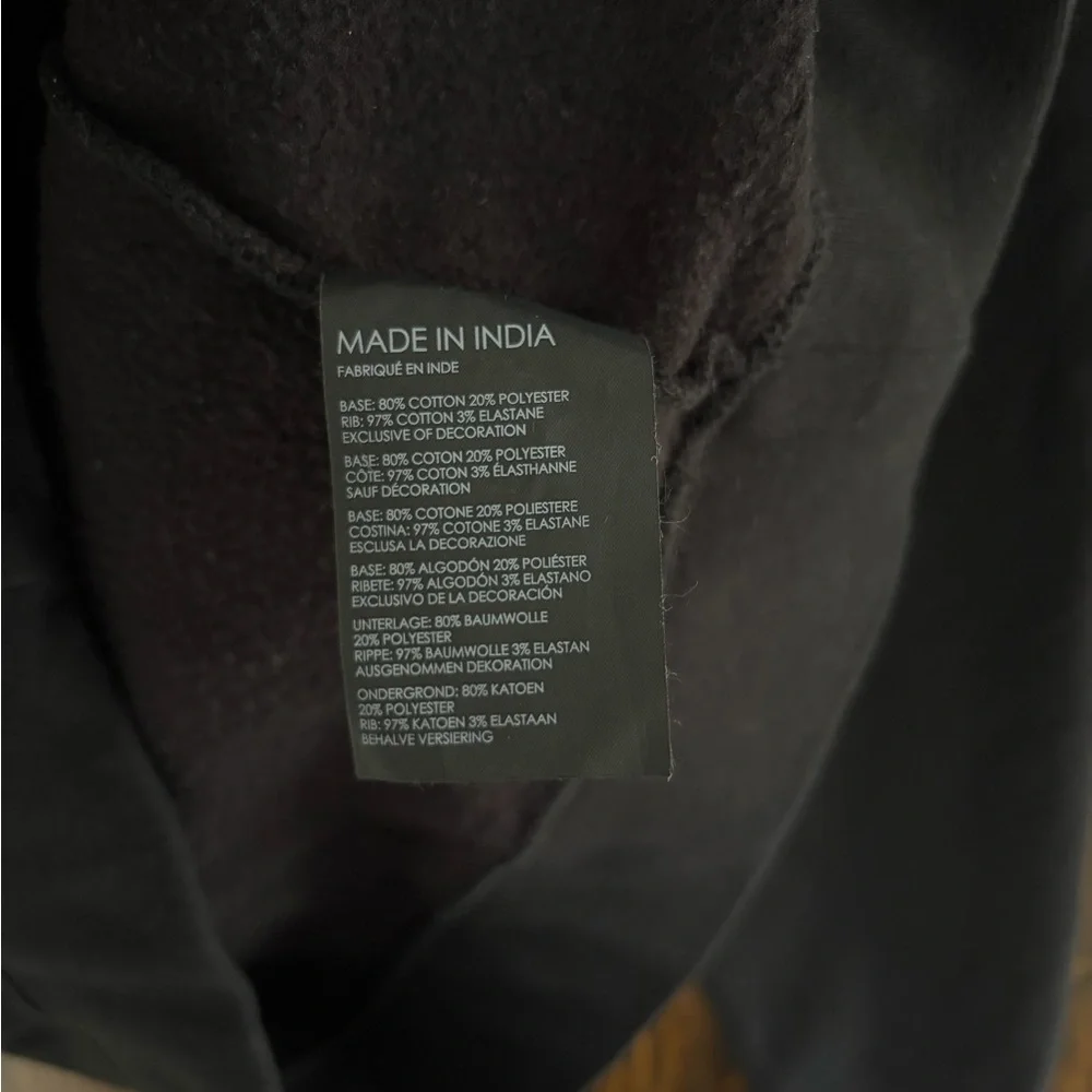 Club Monaco Heritage Crest Black Crewneck Sweatshirt - Picture 3 of 4